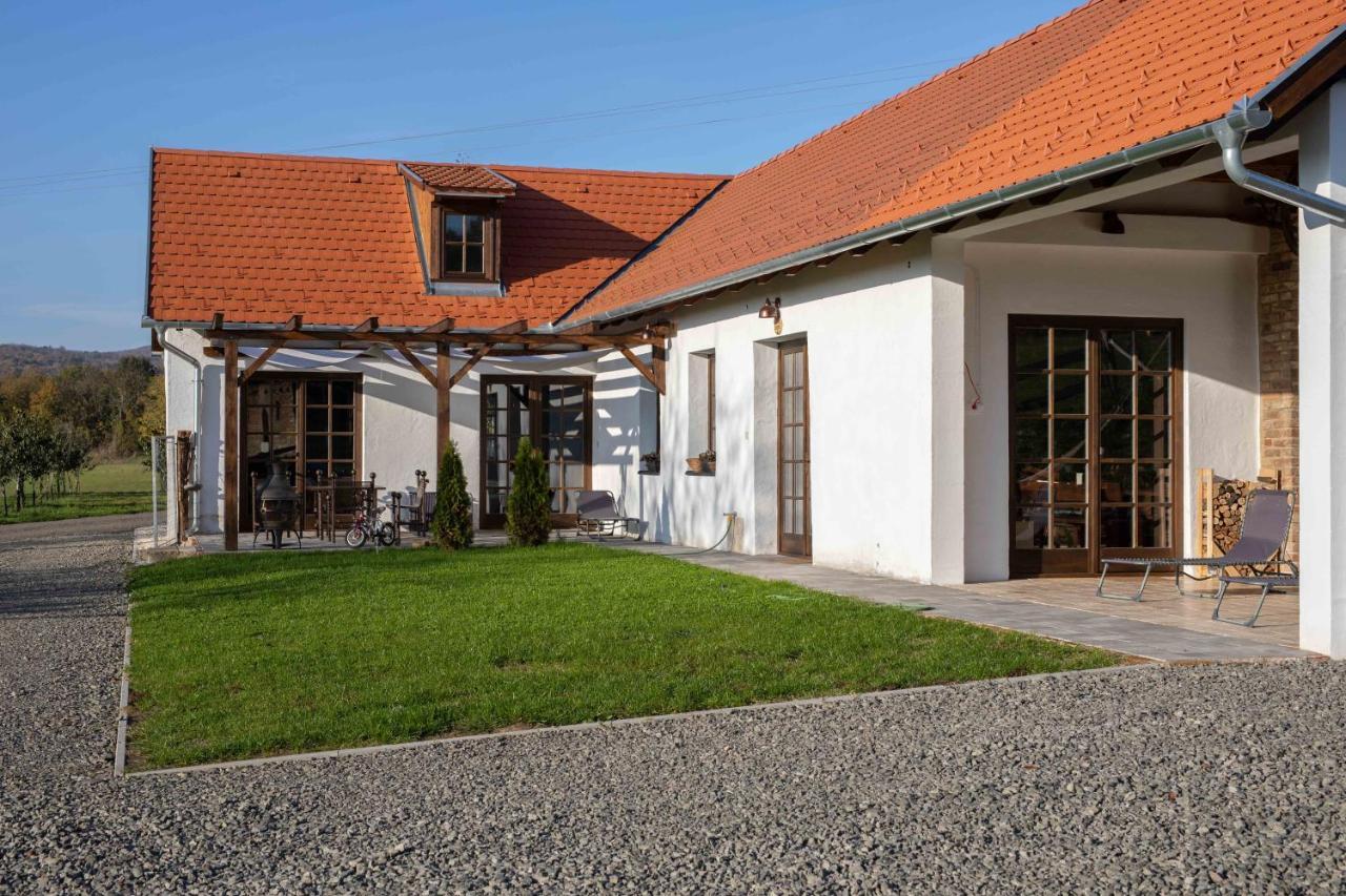 Kishosszuret Vendeghaz Hotel Pecsvarad Exterior photo